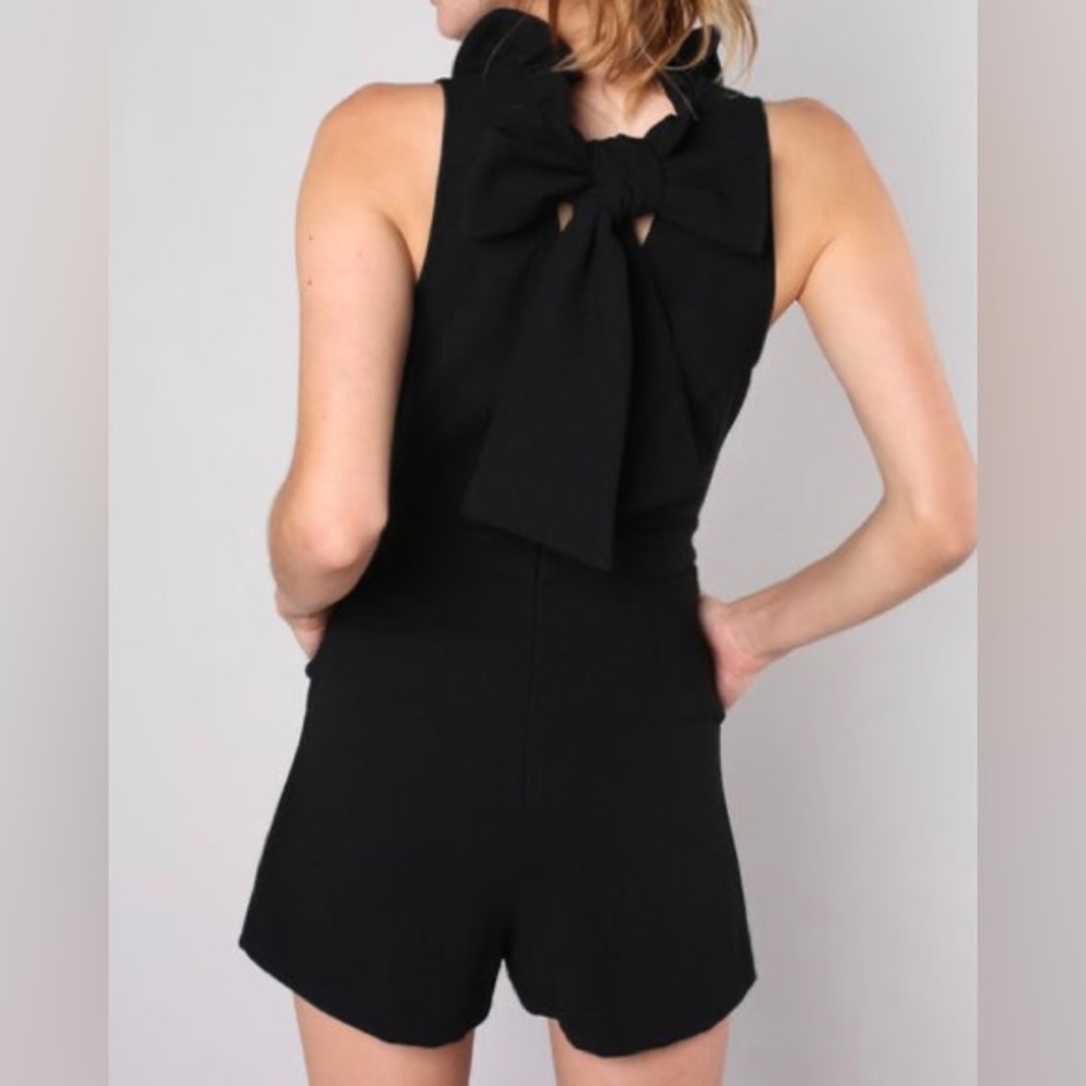 Black Sleeveless Romper W/ Keyhole Back Bow And Ruffle Front Women’s Size Small